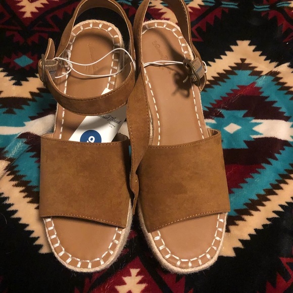 Universal Thread Wedges - Picture 2 of 3